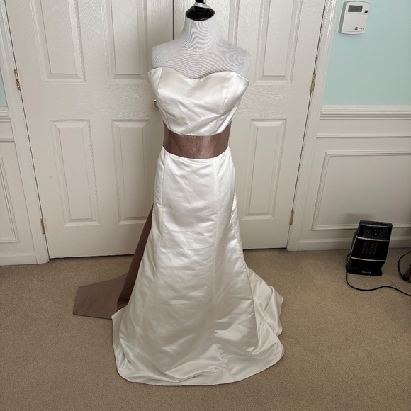 Gorgeous bridesmaid dress (bridal gown) - Picture 1 of 3